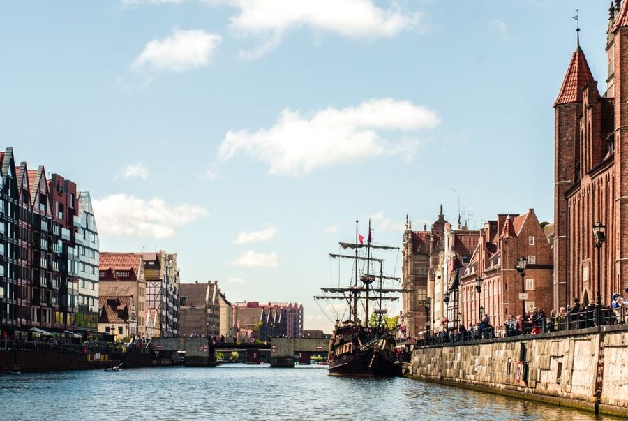 Gdańsk: Motlawa River Yacht Cruise - Entering Gdańsk By Water: Why This Cruise Works