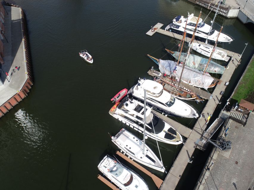 Gdańsk: Motlawa River Yacht Cruise - Ołowianka and Granary Islands, Polish Hook, and the Shipyards