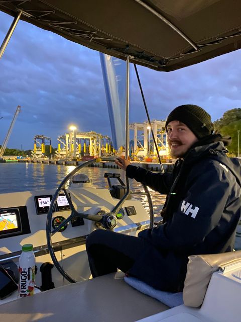 Gdansk: Scenic Evening Yacht Cruise with Welcome Drink - Main Town by Night: Old Town, Crane, and Granary Island