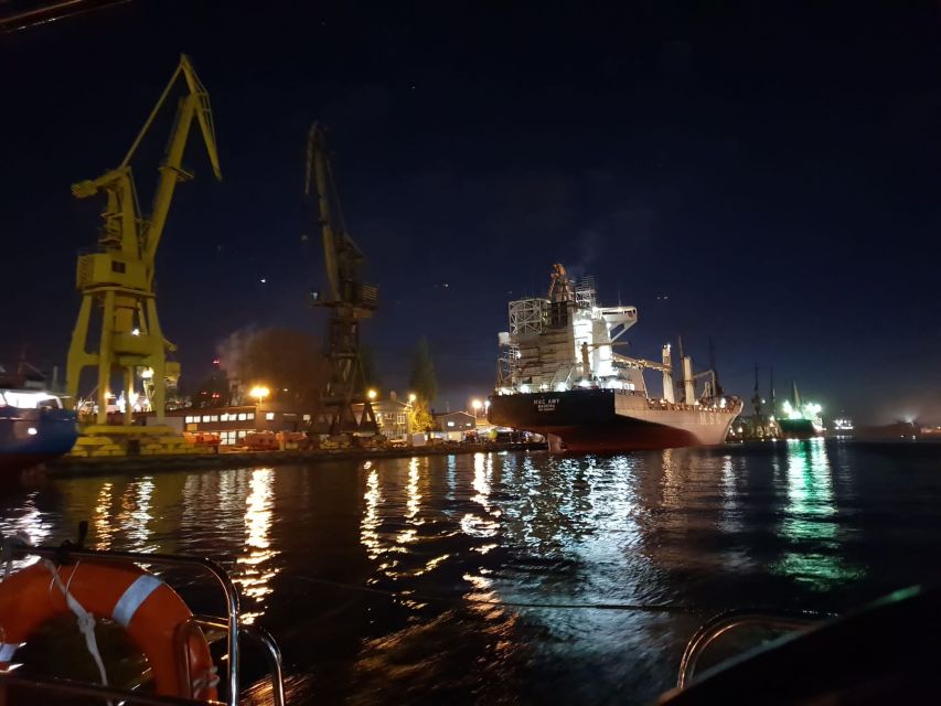 Gdansk: Scenic Evening Yacht Cruise with Welcome Drink - Bay of Gdańsk Time: What Changes With Weather