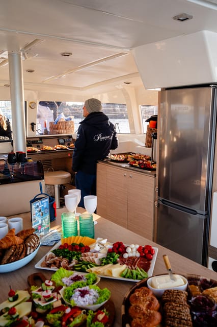 Gdansk/Sopot: Breakfast Cruise on a Catamaran - Meeting point in Gdańsk: Oria Magic House and the Motława quay