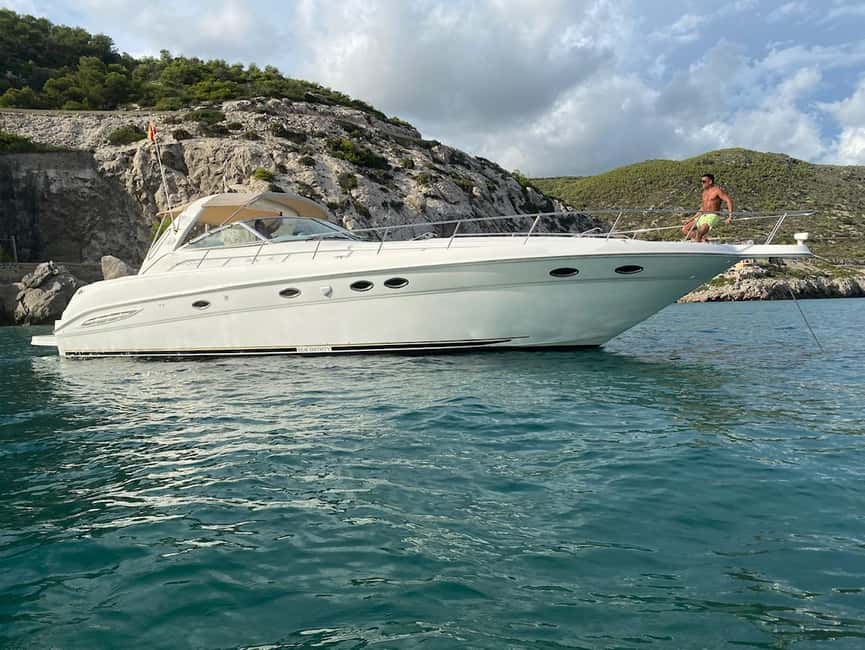 Gran Canaria: Shared yacht trip with drinks, lunch, and snorkeling - Cruising out: cava, music, and the Mogán coast views