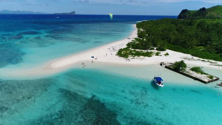 Grand Baie: Catamaran 3 Islands Cruise & Lunch on the Island - Getting to Ilot Gabriel: Dinghy Transfer and Instant Ocean Views