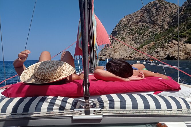 Half day on a private sailboat in Mallorca (port d'andratx) - Price and Value: The €483.94 Rate and the €250 Skipper Fee