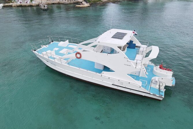 Half-day Private Catamaran Trip with Snorkeling - The Natural Pool and Floating Bar: The Shallow-Water Highlight