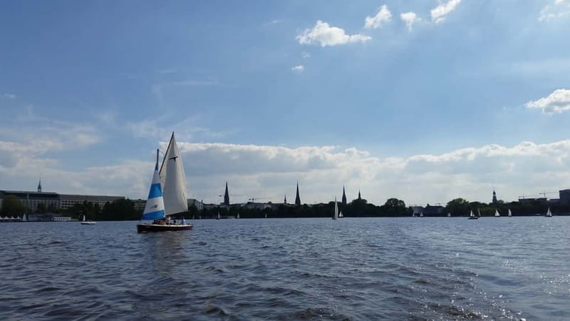 Hamburg: 1.5-Hour Sailing Sightseeing Tour on Aussenalster - Why the Außenalster is the best stage for Hamburg sightseeing