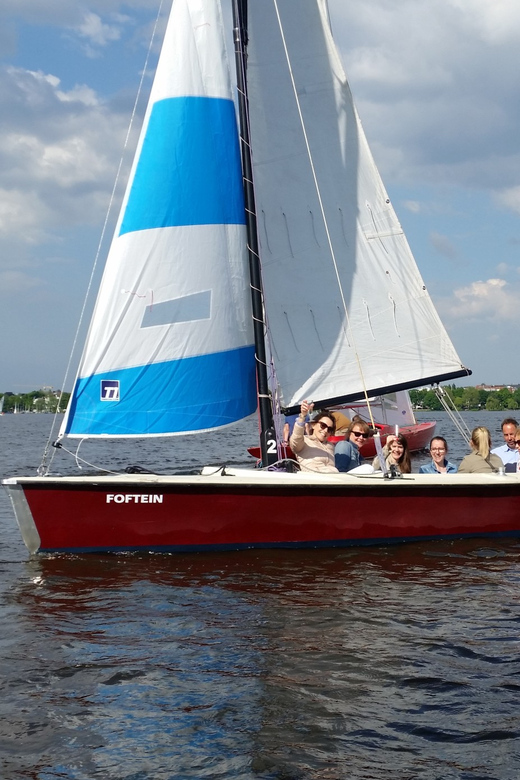 Hamburg: 1.5-Hour Sailing Sightseeing Tour on Aussenalster - Timing, weather, and how to dress for the water