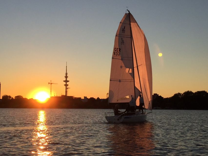 Hamburg: Alster River Sailboat Tour with Sundowner - First Steps at barca Boat Events: meeting the right vibe