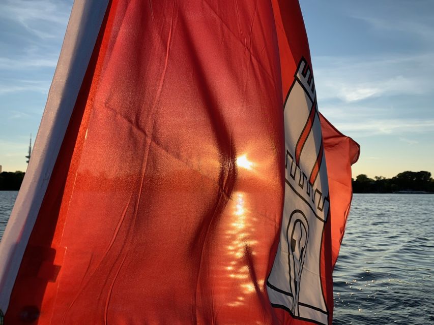 Hamburg: Alster River Sailboat Tour with Sundowner - Sundowner drink included: the calm part of the evening