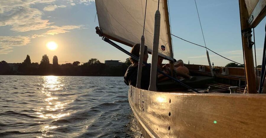Hamburg: Alster River Sailboat Tour with Sundowner - Small group cruising: why max 10 matters