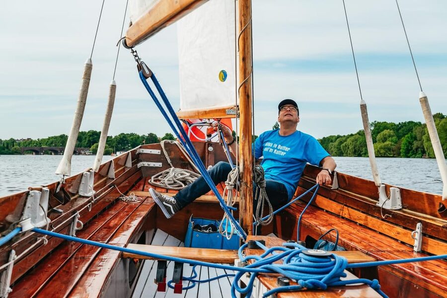 Hamburg: Alster River Sailing Tour on a 2-Masted Sailboat - The landmark route: where Hamburg shows off from the Alster