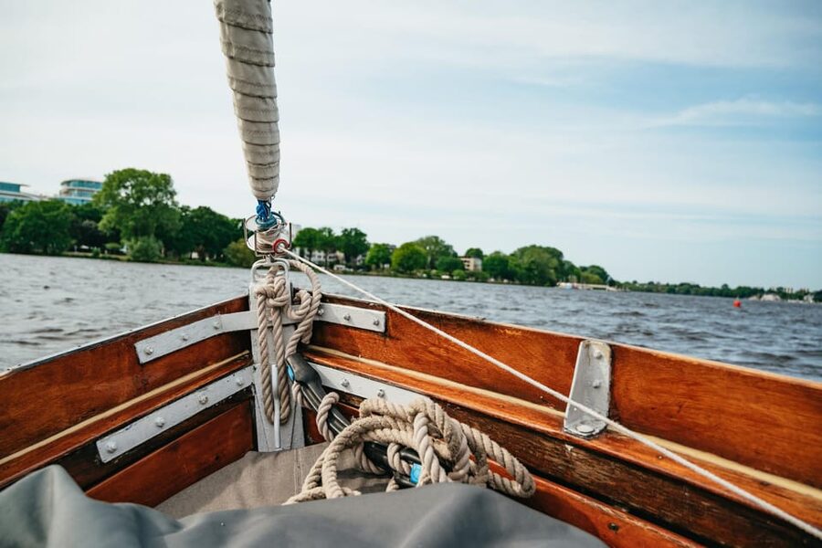 Hamburg: Alster River Sailing Tour on a 2-Masted Sailboat - What the 90 minutes feels like, from jetty to return