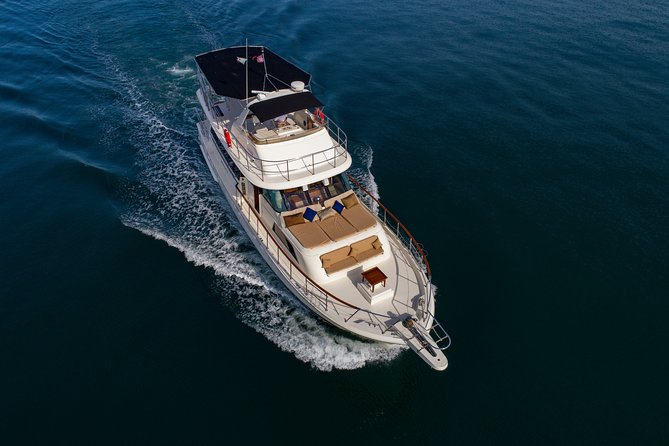 Hatteras 58-61' Luxury Yacht in Puerto Vallarta & Nuevo Nayarit - Who this yacht cruise suits best in Puerto Vallarta and Nuevo Nayarit