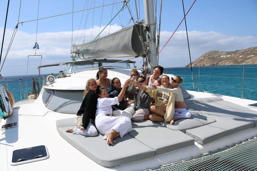 Heraklion: Dia Island Luxury Catamaran Cruise with Meal - Dia Island arrival: a sheltered bay built for play