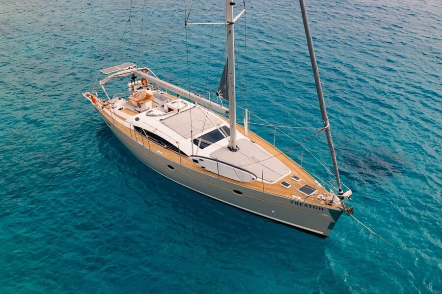 Heraklion: Dia Island Luxury Sailing Trip with Meal & Drinks - The yacht details that make this feel “luxury,” not just “nice”