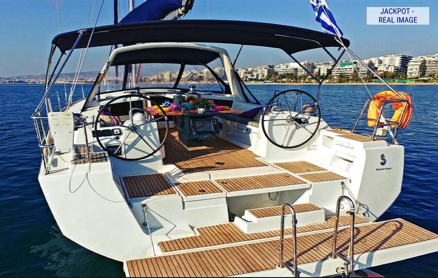 Heraklion: Dia Island Luxury Sailing Trip with Meal & Drinks - Safety, crew vibe, and the small comfort touches
