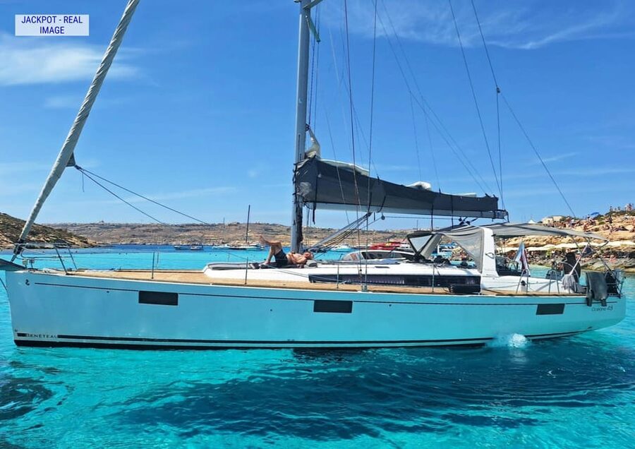Heraklion: Dia Island Luxury Sailing Trip with Meal & Drinks - Choosing the right option: shared morning vs sunset, and private upgrades