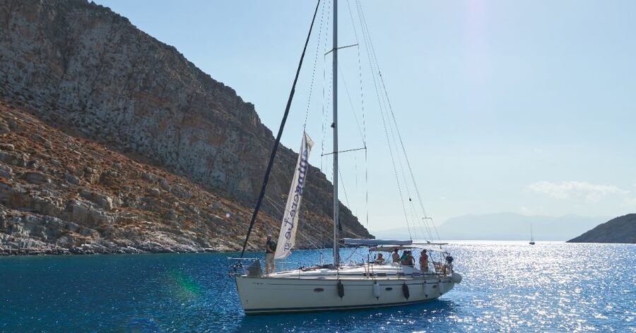 Heraklion: Dia Island Sailing Cruise with Snorkeling - Food and drinks onboard: Greek comfort that keeps the day moving