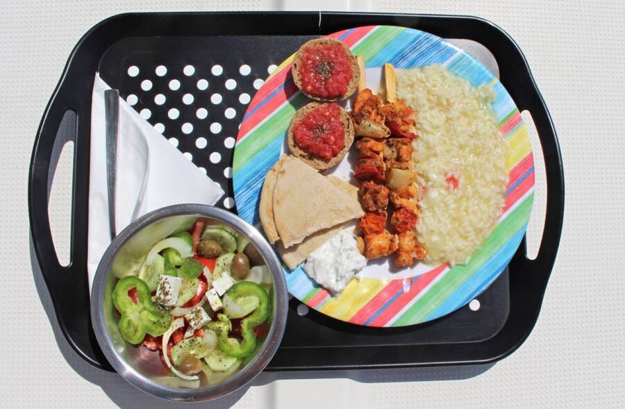 Heraklion: Small-Group Sailing Trip to Dia Island with Lunch - The warm organic lunch on board (and why it’s a big deal)