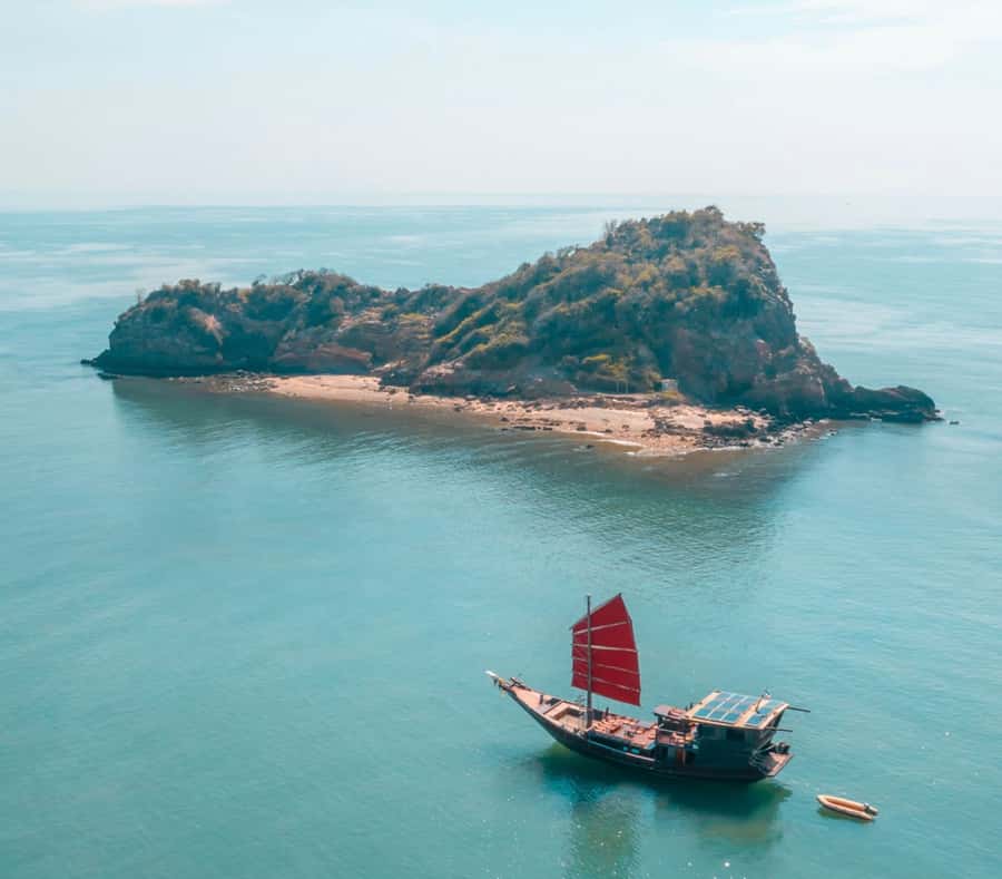 Hua Hin: Full-Day Trip to Sam Roi Yot by Sail Boat - Koh Ram Monkeys: Quick Nature Check, Not a Zoo Vibe