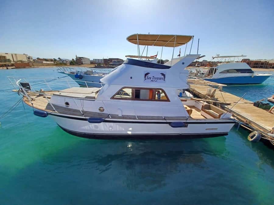 Hurghada: Elegance Yacht Cruise To Orange bay Island W lunch - Lunch on Board: Seafood That Actually Feels Like a Meal