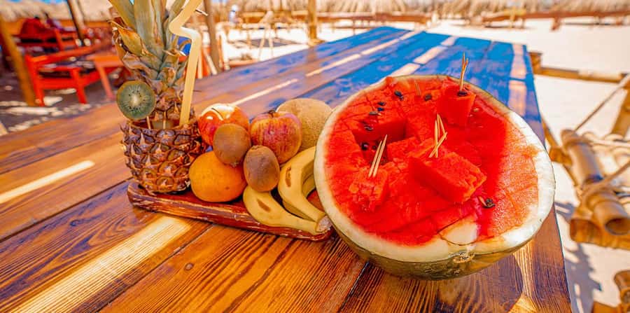 Hurghada: Paradise Island Yacht Cruise, Lunch & Snorkeling - Service onboard: guide names you can hope for