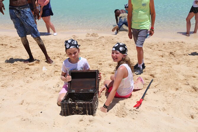 Hurghada Pirates sailing boat to Orange bay & Buffet Lunch - Ship comfort tips: shade, air-con, and where to sit