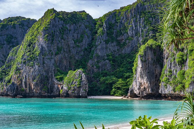 Hype Yacht : VIP Tour Phi Phi Island & Maya Bay from Phuket - Food, drinks, and the alcohol rules you should know