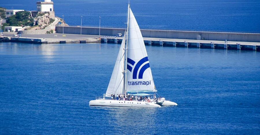 Ibiza: Catamaran Cruise to Formentera with Meal and Drinks - The meal and open bar: where your money turns into real comfort