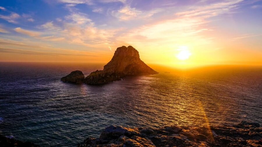 Ibiza: Midday or Sunset Sailing with Snacks and Open Bar - The open bar and snacks: how it’s meant to feel