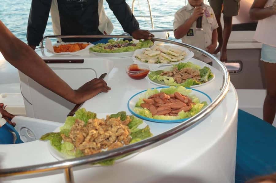 Ilot Gabriel: Catamaran Cruise & BBQ Lunch - Snorkelling in the Open Water Around the Island