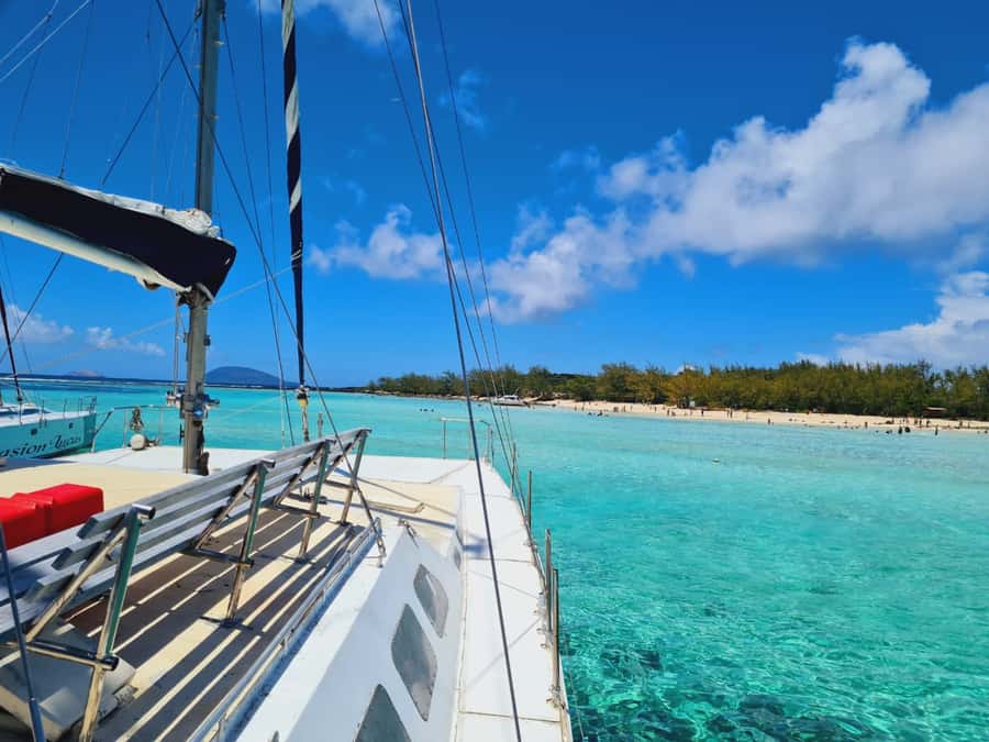 Ilot Gabriel: Catamaran Cruise & BBQ Lunch - Crew and On-Board Vibe: Why It Feels Like More Than Just a Tour