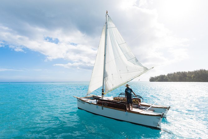 Introduction to sailing and discovering the lagoon - Why Moorea’s lagoon sail feels different on a va’a