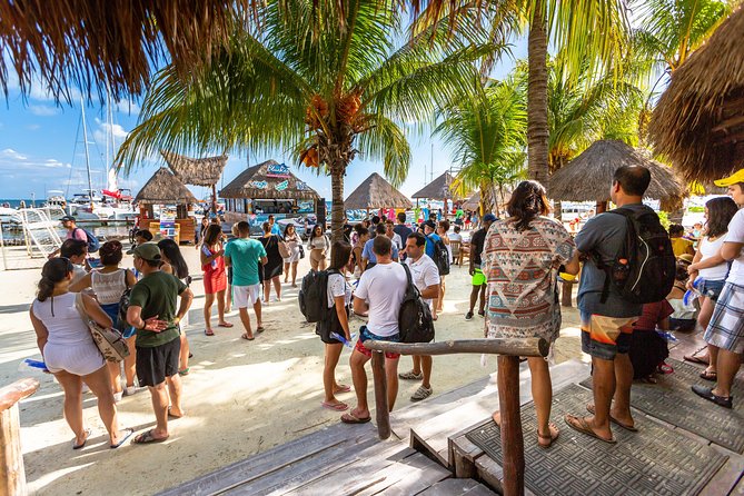 Isla Mujeres Catamaran, Open Bar & Optional Buffet and pick up - Marina Las Perlas check-in: the dock fee moment