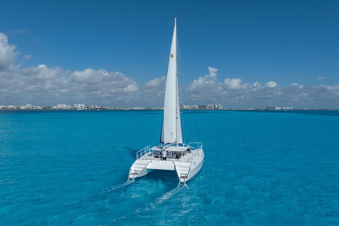 Isla Mujeres Day Tour with Catamaran, Snorkeling & Beach Club - Crew and guide quality: what you can hope for
