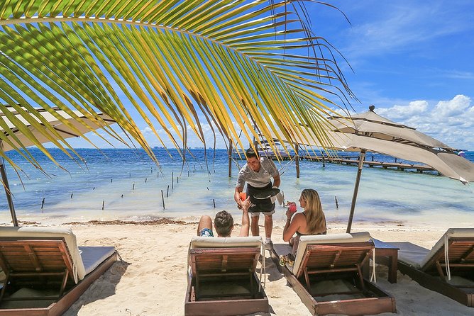Isla Mujeres luxury catamaran with premium open bar and lunch - Premium open bar: what’s included, and what to plan for
