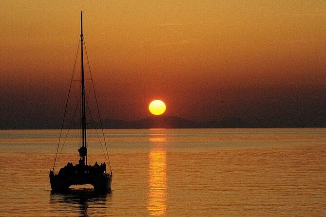 Island Hopping: Santorini Catamaran Charter Cruise with a skipper - How the 7 Days on the Water Typically Shape Up
