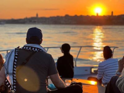 Istanbul: Bosphorus Sunset Cruise on a Luxury Yacht - Dolmabahçe Mosque, Dolmabahçe Palace, and the Çırağan Moment