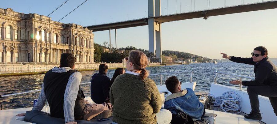 Istanbul: Bosphorus Sunset Cruise on Yacht with Live Guide - Fortresses and Palaces on the Asian Side: Rumeli and Beylerbeyi Views