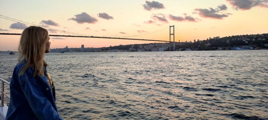 Istanbul: Bosphorus Sunset Cruise on Yacht with Live Guide - Maiden’s Tower at Sunset: The Photo Stop That Actually Holds Up