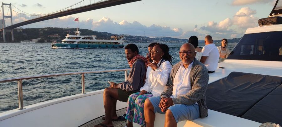 Istanbul: Bosphorus Sunset Cruise on Yacht with Live Guide - Meeting at Kabataş Square: Find the Boat Without Stress