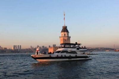 Istanbul: Bosphorus Sunset or Night Yacht Cruise & Transfers - Getting There Smoothly: Hotel Pickup and Drop-Off in Istanbul
