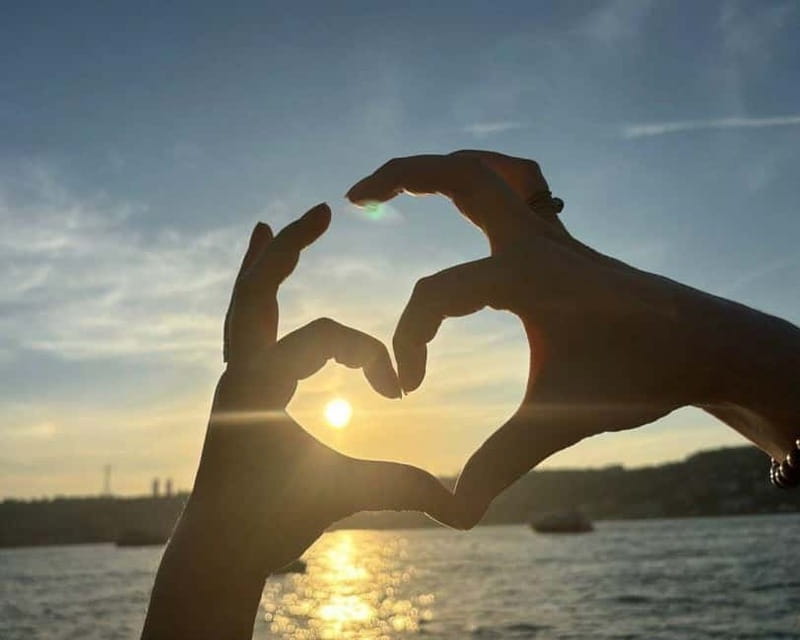 Istanbul: Bosphorus Sunset or Night Yacht Cruise & Transfers - How to Time Your Trip for Best Views and Photos