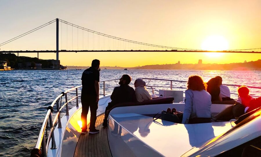 Istanbul: Bosphorus Sunset Yacht Cruise with Live Guide - Where You’ll Start: Kabataş and a Straight Path to the Pier
