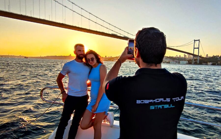 Istanbul: Bosphorus Sunset Yacht Cruise with Live Guide - Dolmabahçe Palace and Dolmabahçe Mosque: Europe Starts With Drama
