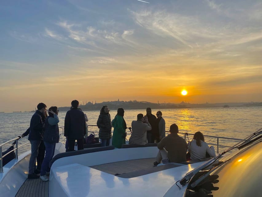 Istanbul: Bosphorus Sunset Yacht Cruise with Live Guide - How the Route Plays Out: Palaces, Bridges, and Two Continents