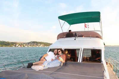 Istanbul: Bosphorus Yacht Cruise at Sunset with Snacks - Yacht deck strategy: where to sit for photos and comfort