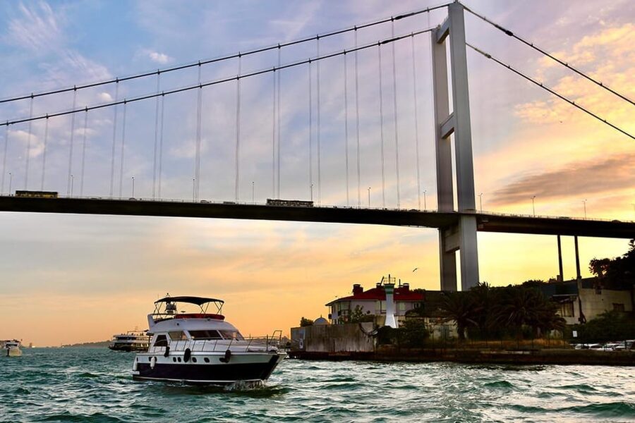 Istanbul: Bosphorus Yacht Cruise at Sunset with Snacks - Price and value: why this $15 cruise often beats bigger splurges