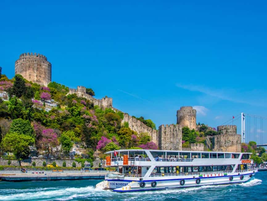 Istanbul: Bosphorus Yacht Cruise with Golden Horn View - Sunset on the Bosphorus: when the city turns into a light show