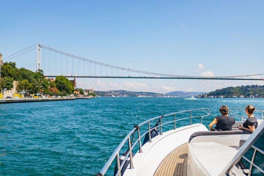Istanbul: Bosphorus Yacht Cruise with Stopover on Asian Side - Ortaköy, Arnavutköy, and Bebek: the shoreline style-and-scene section